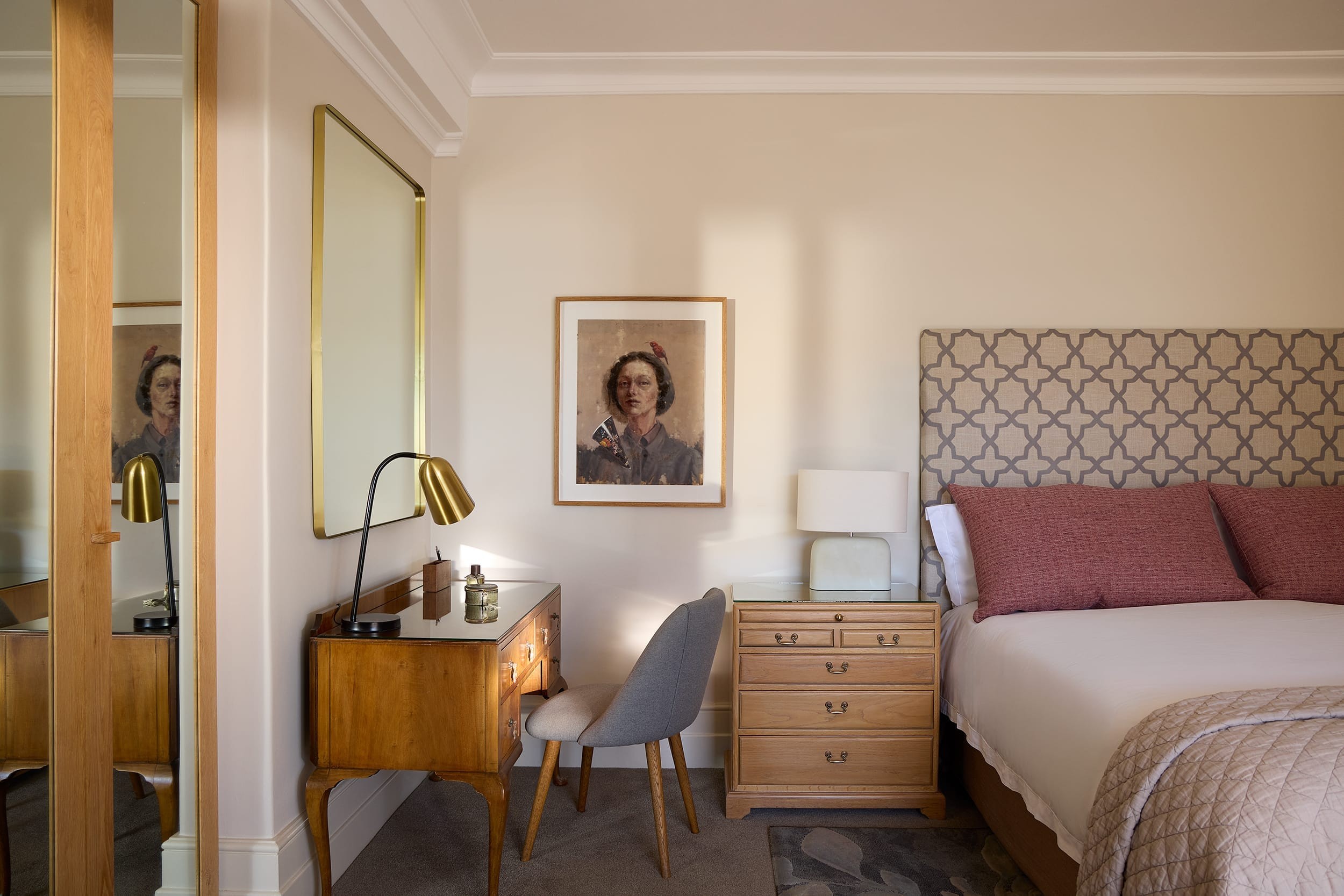 An alternative view of the Deluxe House Room bedroom