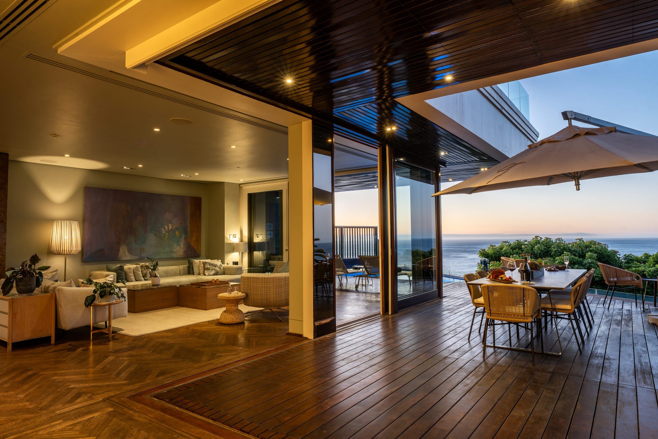 Sculptural architecture meets quiet seclusion – generous terraces