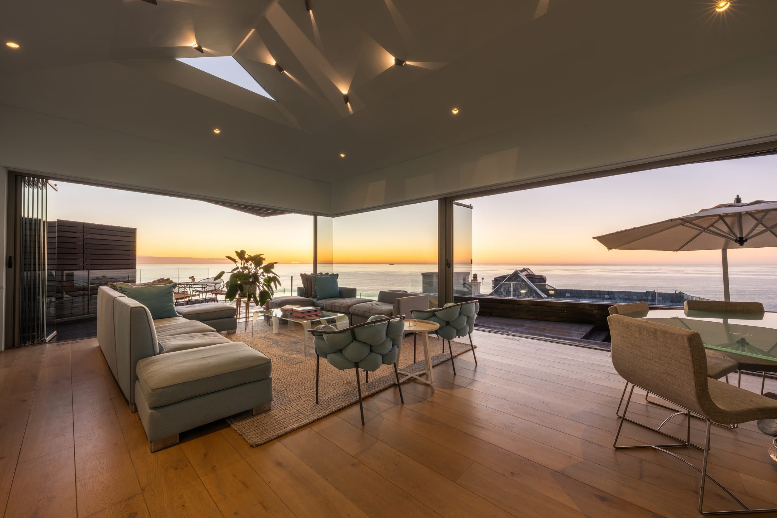 Sculptural architecture meets quiet seclusion – generous terraces